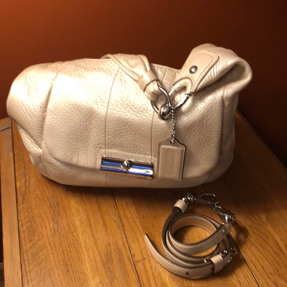 Coach pale gold pearl hobo bag - Picture 3 of 6